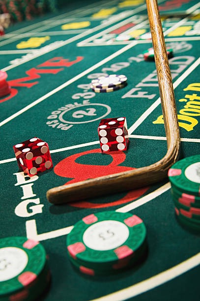 Sugar Rush slot game interface showing paytable and spin controls